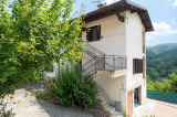 CASA CON DUE APPARTAMENTI DISTINTI OLTRE ACCESSORI CORTILE E GIARDINO