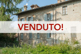 CASA IN MATTONE PIENO CON DUE APPARTAMENTI E CORTILE CON 5 BOX AUTO OLTRE PORTICATI