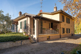 Villa Indipendente con Ampio Terreno in Vendita a Voghera