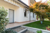 VILLA SEMINDIPENDENTE SU UN UNICO LIVELLO IN VENDITA A RIVANAZZANO TERME